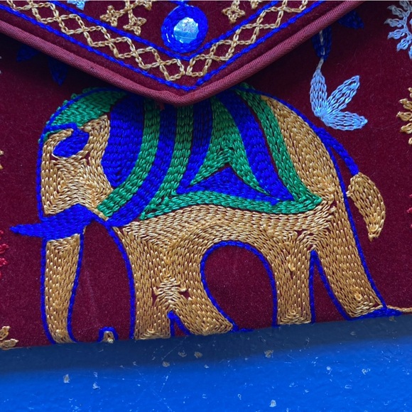 Elephant Embroidered Bag - Picture 5 of 5